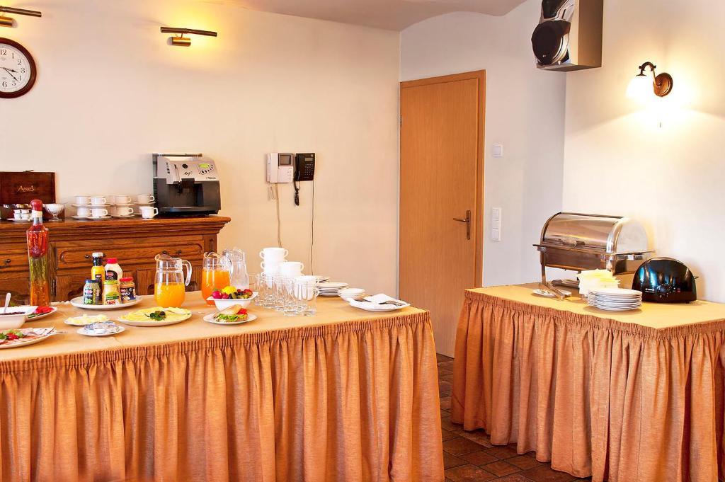 Hotel Linovo With Free Parking Riga Exterior foto