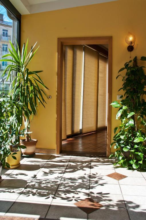 Hotel Linovo With Free Parking Riga Exterior foto